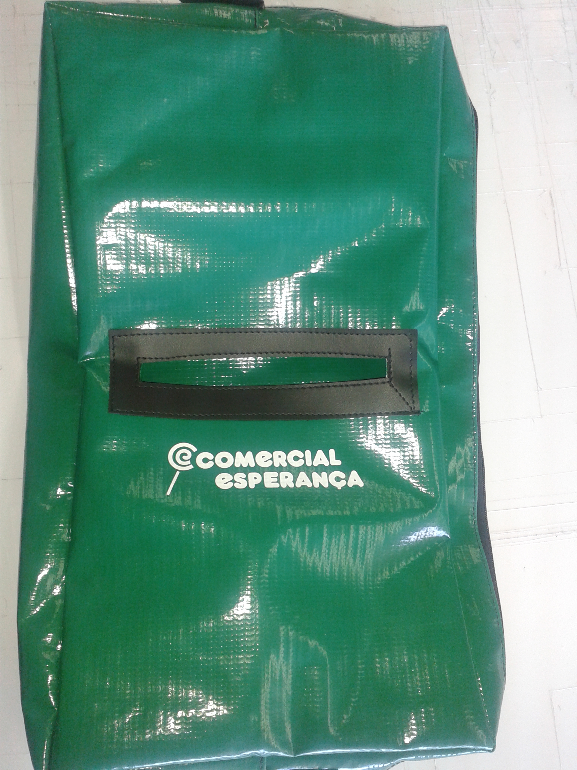 Malote porta sacolas Em KP 500 , zíper grosso, ilhós para lacre de segurança ou cadeado, abertura frontal a definir | Maxxi Malotes